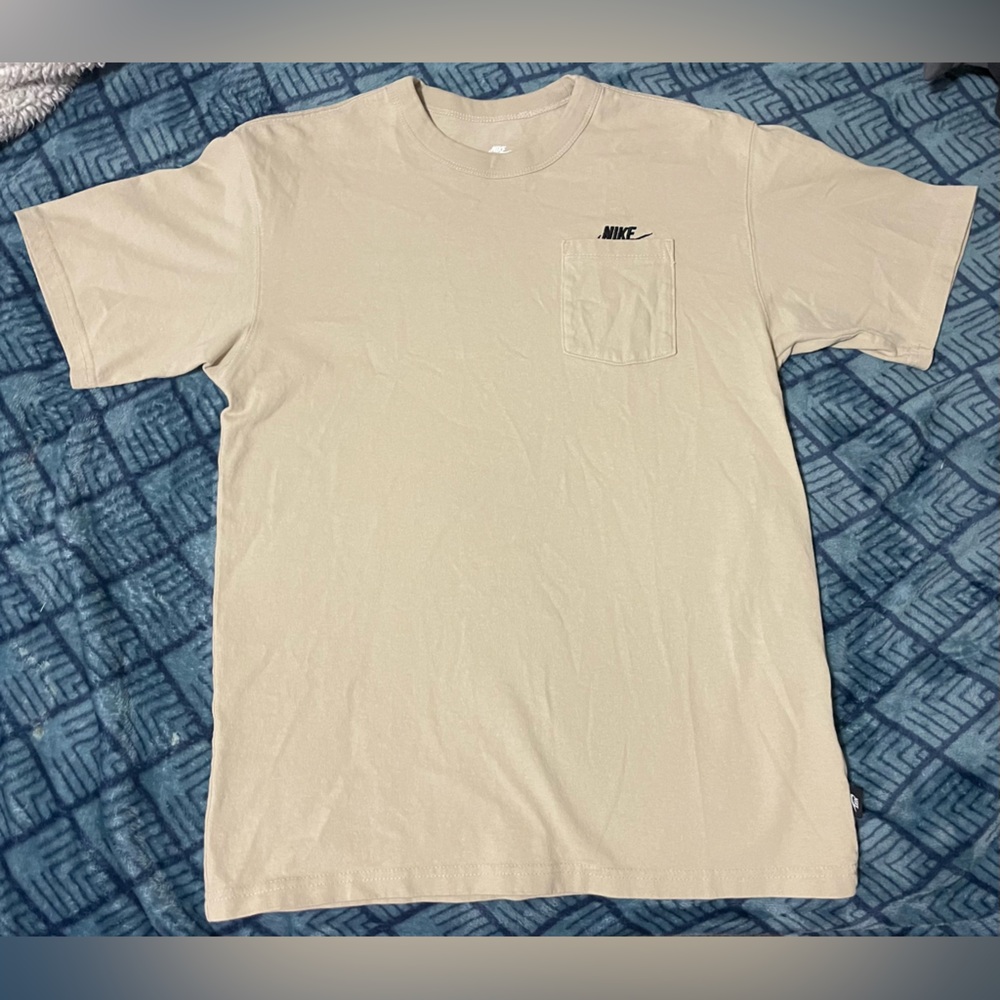 Nike Premium Essentials Pocket T-Shirt
